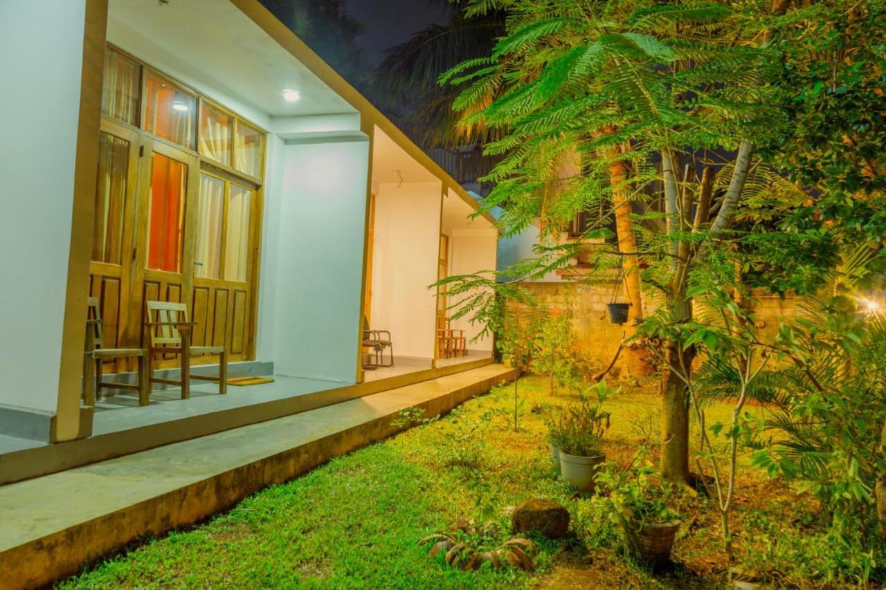 Talalla Ocean Beach Bungalow Матара Экстерьер фото