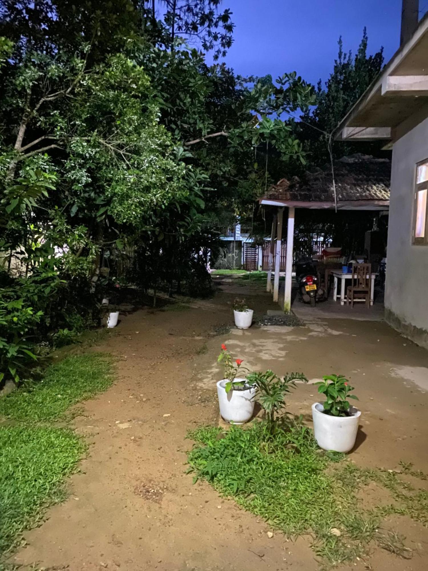 Talalla Ocean Beach Bungalow Матара Экстерьер фото