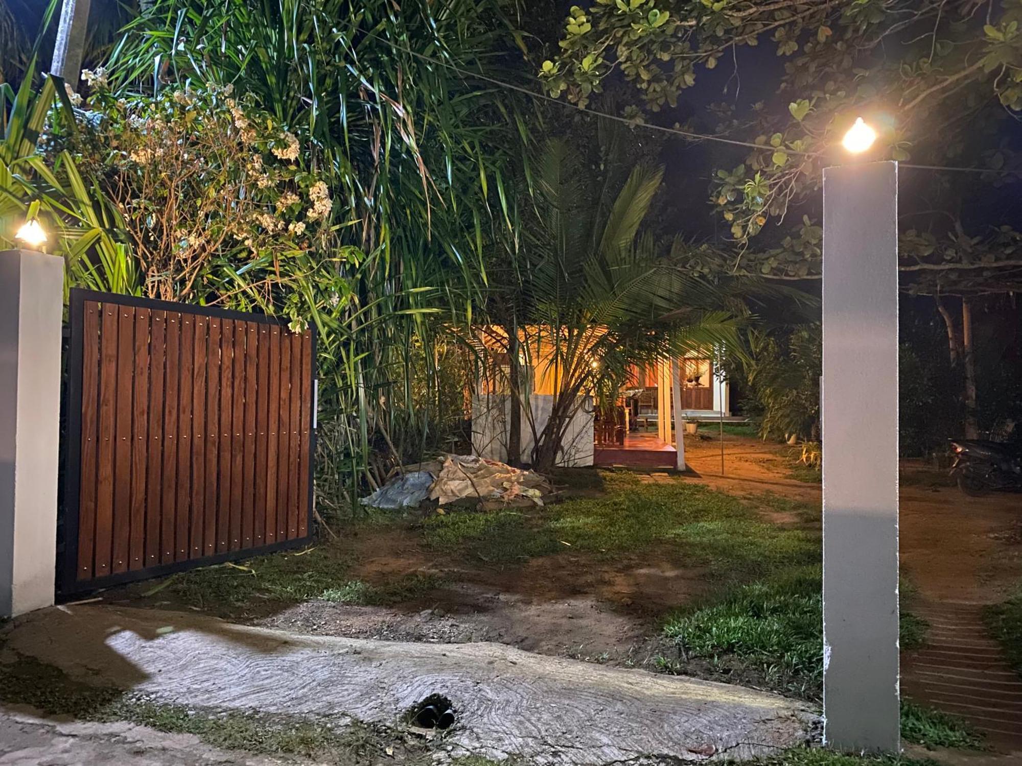 Talalla Ocean Beach Bungalow Матара Экстерьер фото